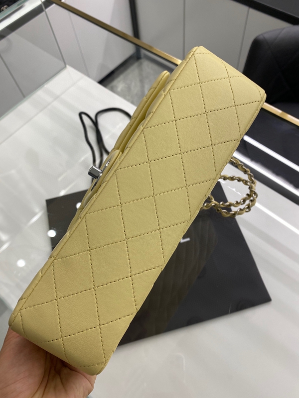 シャネルバッグレプリカ側面デザイン